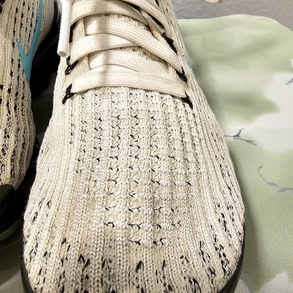 Nike Air VaporMax Flyknit 3 Sneakers Low Top White Moonlight Blue Accents - Picture 6 of 12